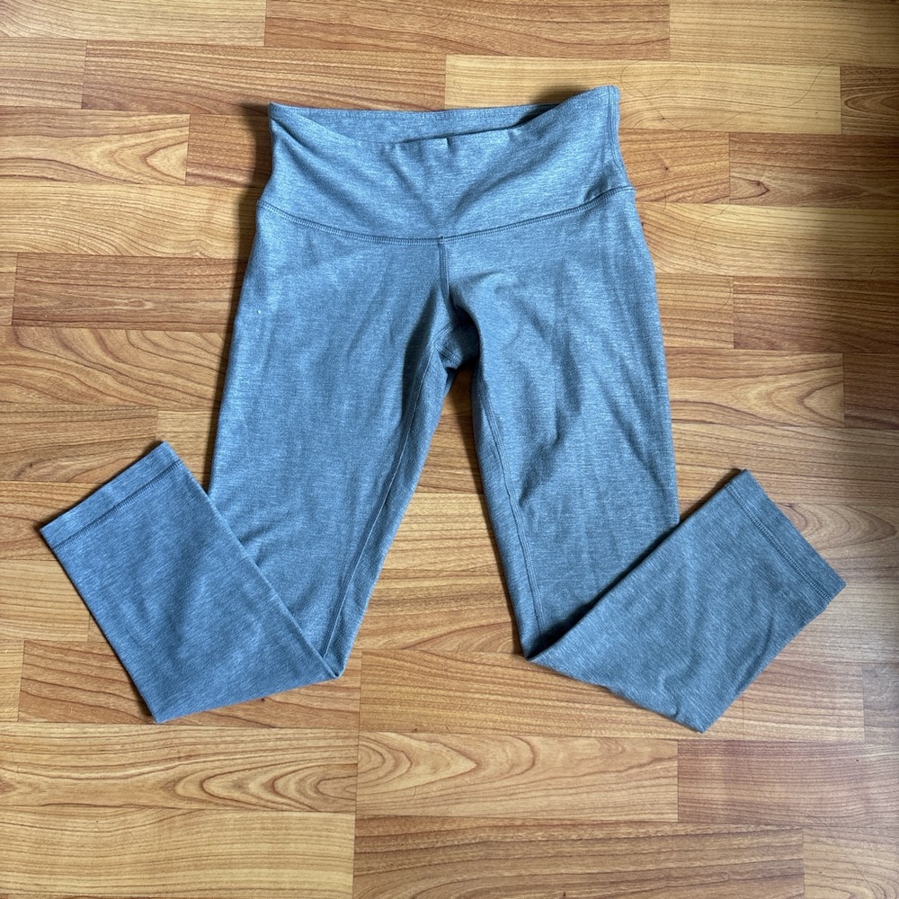 Lululemon Athletica Cropped Gray Leggings for Comfort and Style